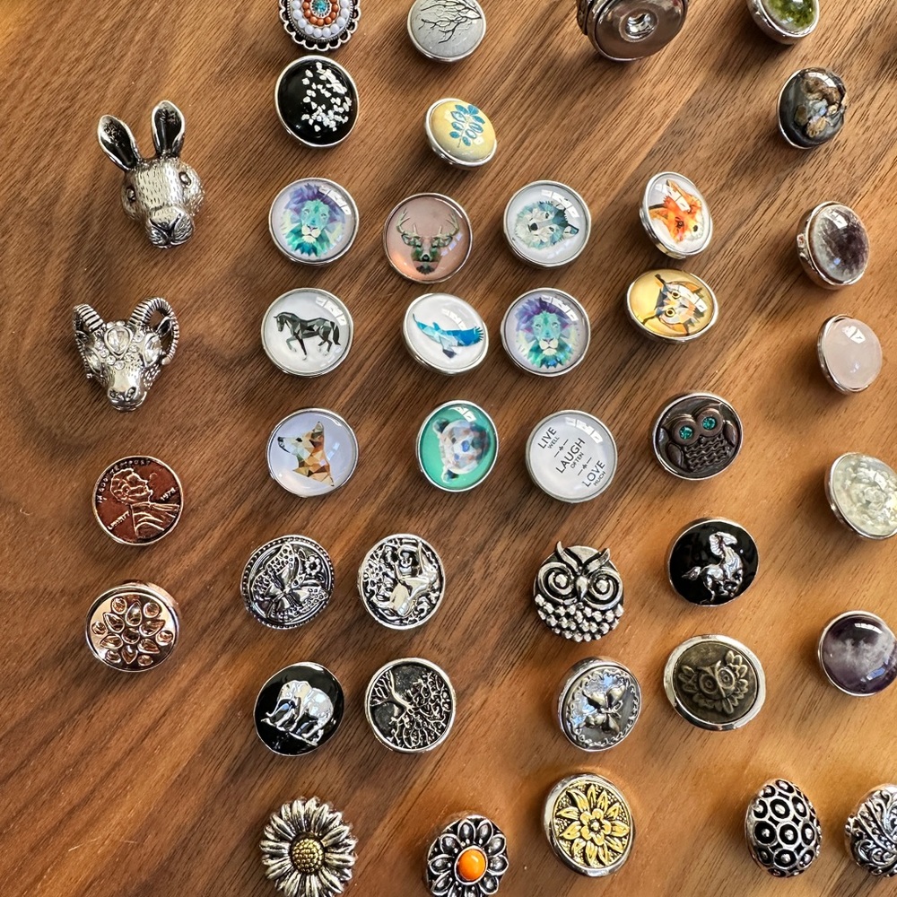 Stylish Multi-Color Button Bracelet Set - Picture 3 of 16